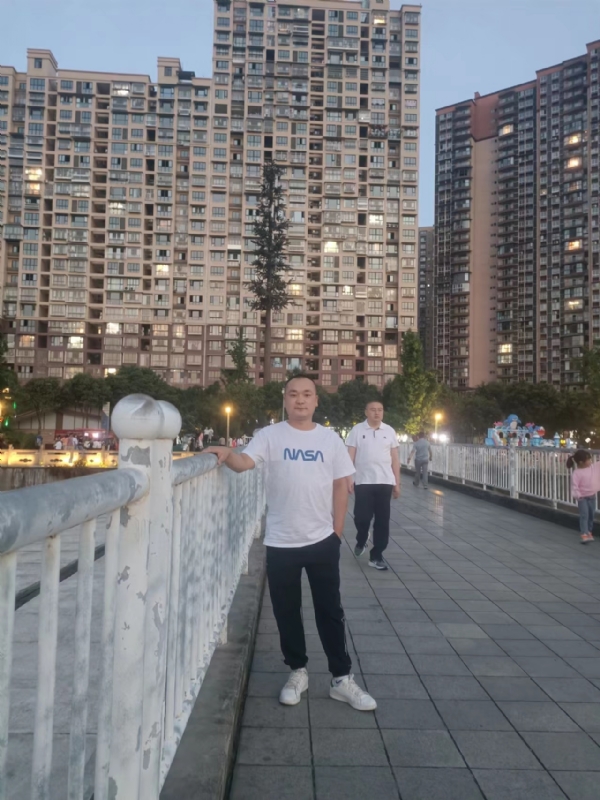 寂寞的男人的第一张照片--大邑蓝颜知己交友网